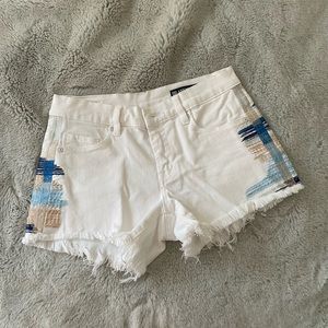 Blank NYC Astor Jean Shorts - white with blue embroidery